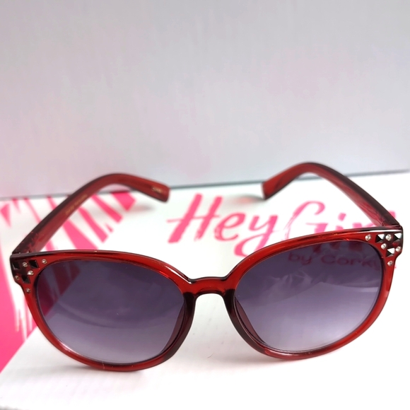 Red bejeweled sunglasses (2 for $12 or 3 for $18 bundle deal) - Picture 2 of 4